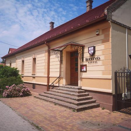 Hotel Eszter-Haz Vendeghaz Kerekegyháza Exterior foto