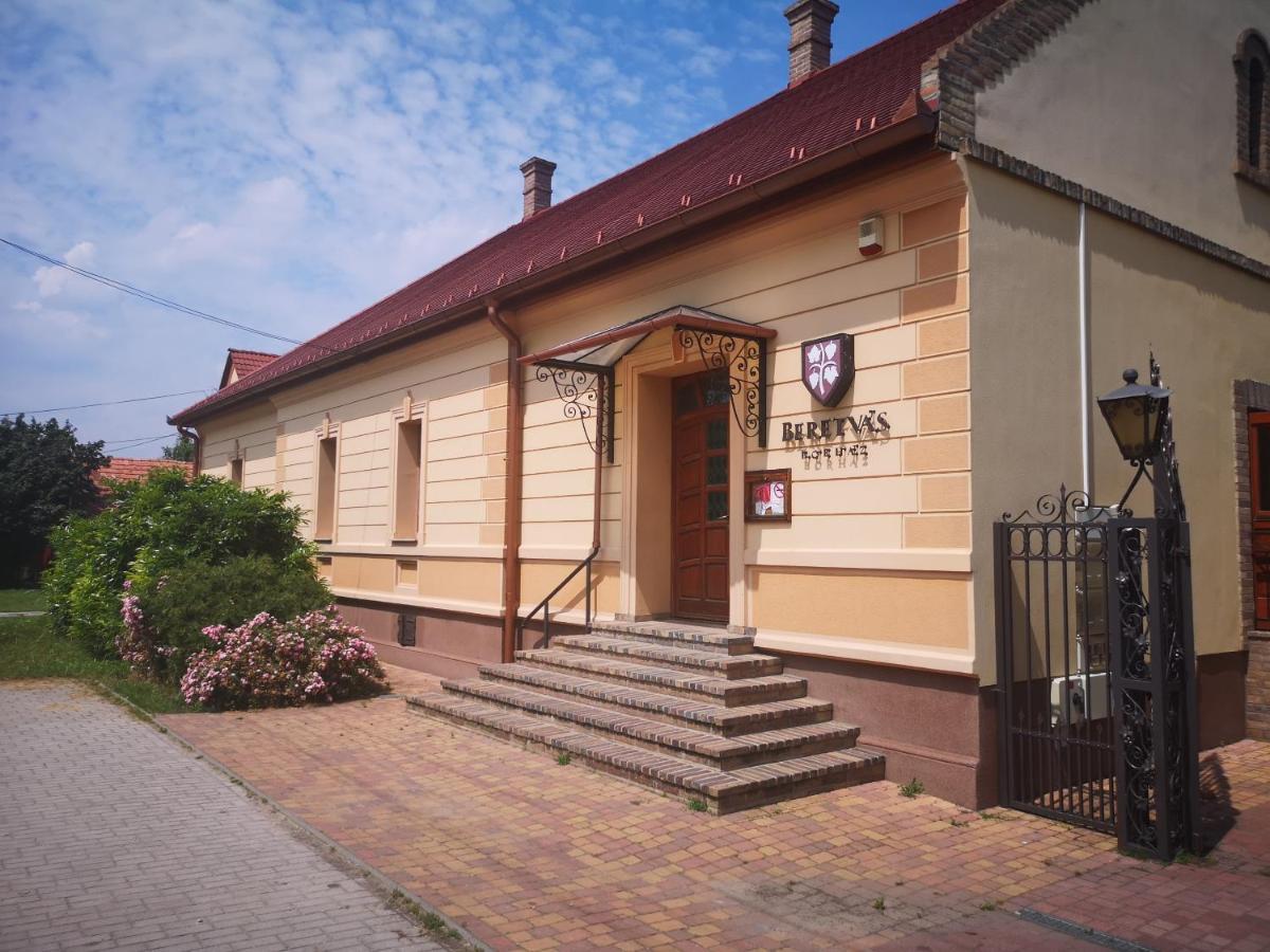 Hotel Eszter-Haz Vendeghaz Kerekegyháza Exterior foto