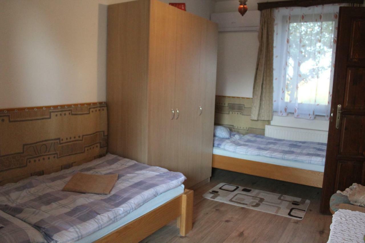 Hotel Eszter-Haz Vendeghaz Kerekegyháza Exterior foto